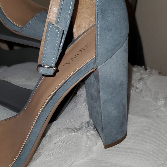 Heels - Picture 3 of 7